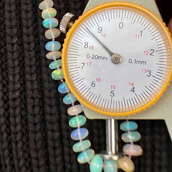 4.5mm to 8.5mm Ethiopian Opals Hand Knotted - 14K Solid Yellow Gold Clasp - Picture 16 of 17